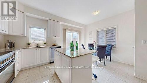 3964 Thomas Alton Boulevard, Burlington, ON - Indoor Photo Showing Kitchen