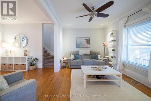 35 Murray Street, Brantford, ON - Indoor Photo Showing Living Room