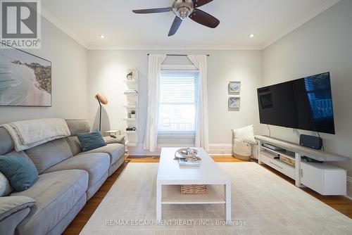 35 Murray Street, Brantford, ON - Indoor Photo Showing Living Room