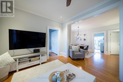 35 Murray Street, Brantford, ON - Indoor Photo Showing Living Room