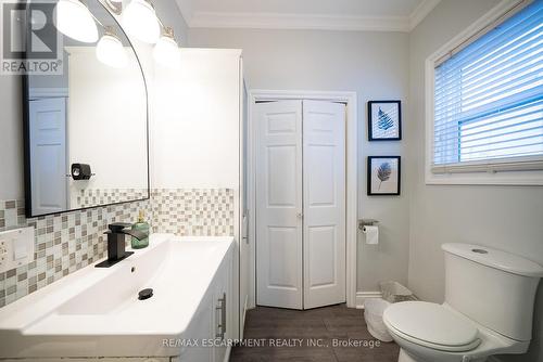 35 Murray Street, Brantford, ON - Indoor Photo Showing Bathroom