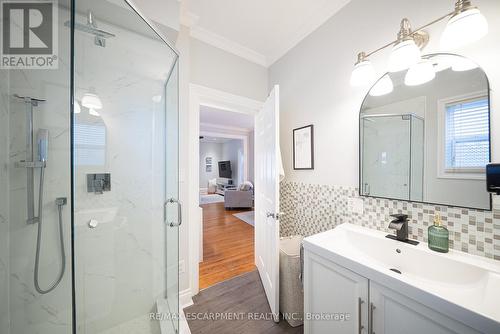 35 Murray Street, Brantford, ON - Indoor Photo Showing Bathroom