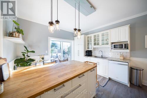 35 Murray Street, Brantford, ON - Indoor Photo Showing Kitchen