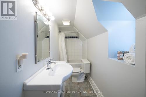 35 Murray Street, Brantford, ON - Indoor Photo Showing Bathroom
