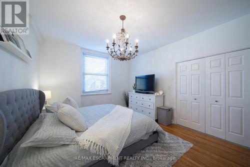 35 Murray Street, Brantford, ON - Indoor Photo Showing Bedroom