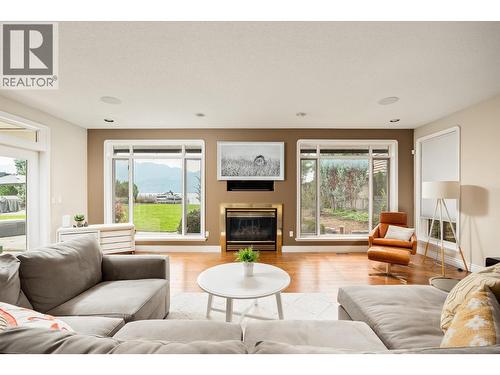 2577 Whitworth Road, West Kelowna, BC - Indoor Photo Showing Living Room With Fireplace