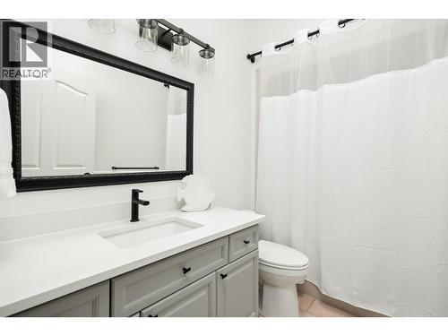 2577 Whitworth Road, West Kelowna, BC - Indoor Photo Showing Bathroom