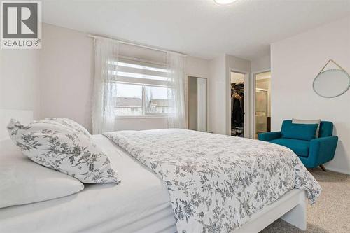 328 Douglas Glen Heath Se, Calgary, AB - Indoor Photo Showing Bedroom