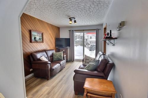 Salon - 47 Rue Taschereau E., Rouyn-Noranda, QC - Indoor Photo Showing Living Room