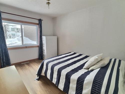 Chambre à coucher - 47 Rue Taschereau E., Rouyn-Noranda, QC - Indoor Photo Showing Bedroom