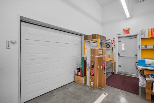 Garage - 2595 Boul. Industriel, Chambly, QC - Indoor Photo Showing Garage