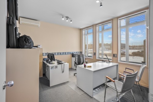 Bureau - 2595 Boul. Industriel, Chambly, QC - Indoor
