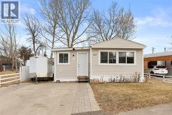 #47, 4000 13 Avenue  Medicine Hat, AB T1B 1J3