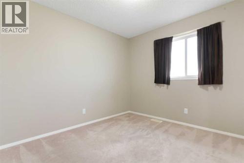 Bedroom 2 - 129 Evansbrooke Way Nw, Calgary, AB - Indoor Photo Showing Other Room