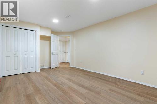 Lower-level bedroom - 129 Evansbrooke Way Nw, Calgary, AB - Indoor Photo Showing Other Room