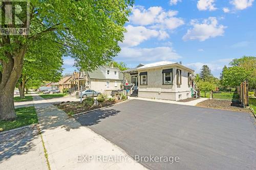 82 KEHL STREET  Kitchener, ON N2M 3T9