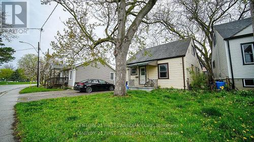 19 MONTGOMERY DRIVE  Chatham-Kent (Wallaceburg), ON N8A 1P2