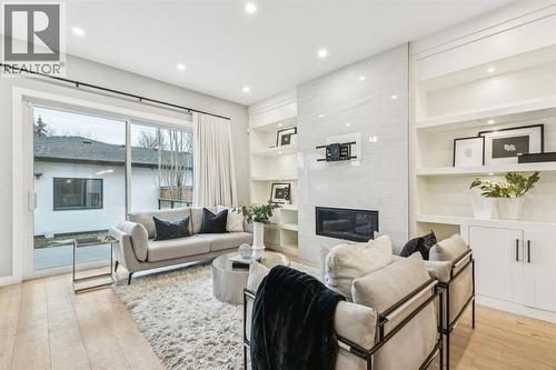2918 6 Avenue Nw, Calgary, AB - Indoor Photo Showing Living Room With Fireplace