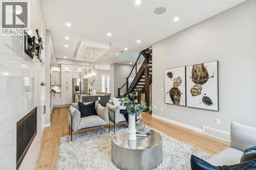 2918 6 Avenue Nw, Calgary, AB - Indoor Photo Showing Living Room
