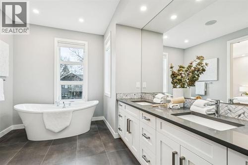 2918 6 Avenue Nw, Calgary, AB - Indoor Photo Showing Bathroom