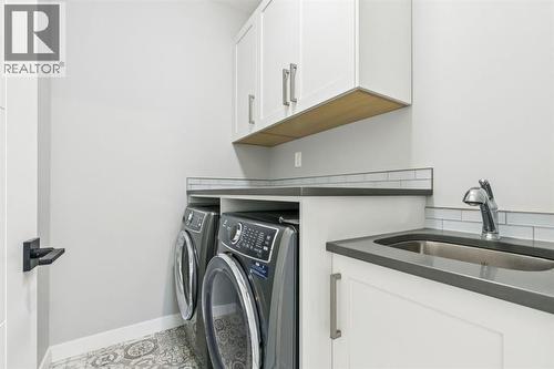2918 6 Avenue Nw, Calgary, AB - Indoor Photo Showing Laundry Room
