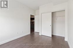 Vacant second bedroom - 