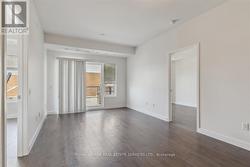 Vacant living room - 