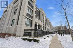 652 CRICKLEWOOD Drive Unit# 201  Mississauga, ON L5G 0A5