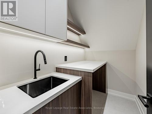 953 Halliday Avenue, Mississauga, ON - Indoor Photo Showing Laundry Room