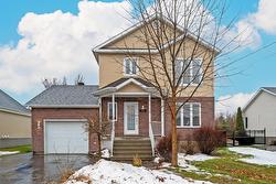 212 Rue J.-É.-Jeannotte  Les Coteaux, QC J7X 1P3