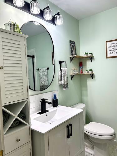 75 103Rd Avenue, Kimberley, BC - Indoor Photo Showing Bathroom