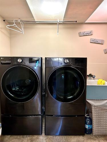 75 103Rd Avenue, Kimberley, BC - Indoor Photo Showing Laundry Room