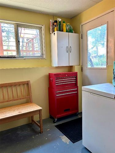 75 103Rd Avenue, Kimberley, BC - Indoor Photo Showing Laundry Room