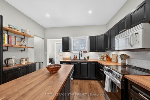 306 Cumberland Avenue, Hamilton, ON - Indoor Photo Showing Kitchen