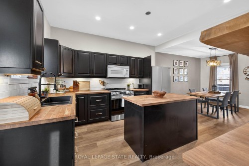 306 Cumberland Avenue, Hamilton, ON - Indoor Photo Showing Kitchen With Double Sink With Upgraded Kitchen