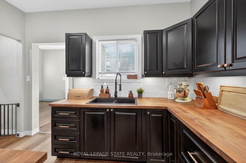 306 Cumberland Avenue, Hamilton, ON - Indoor Photo Showing Kitchen With Double Sink