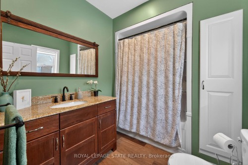 306 Cumberland Avenue, Hamilton, ON - Indoor Photo Showing Bathroom