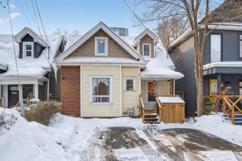 306 Cumberland Avenue, Hamilton, ON - Outdoor With Facade