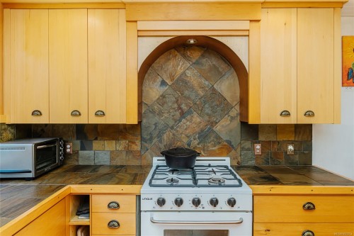 1252 Isabella Point Rd, Salt Spring, BC 