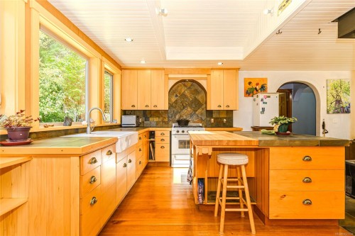 1252 Isabella Point Rd, Salt Spring, BC 