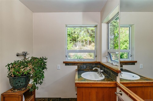 1252 Isabella Point Rd, Salt Spring, BC 