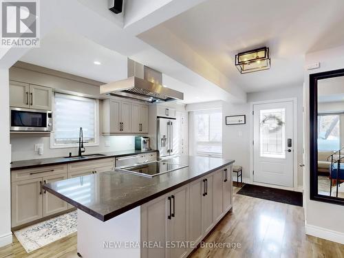7189 Joliette Crescent, Mississauga, ON - Indoor Photo Showing Kitchen
