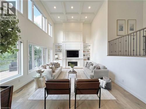 346 Lexington Road, Waterloo, ON - Indoor Photo Showing Living Room