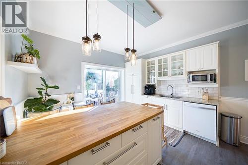 35 Murray Street, Brantford, ON - Indoor Photo Showing Kitchen