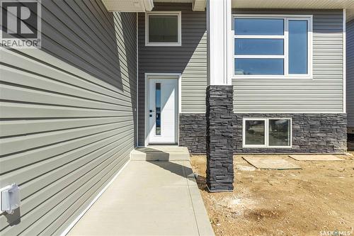 838 Ballesteros Crescent, Warman, SK - Outdoor