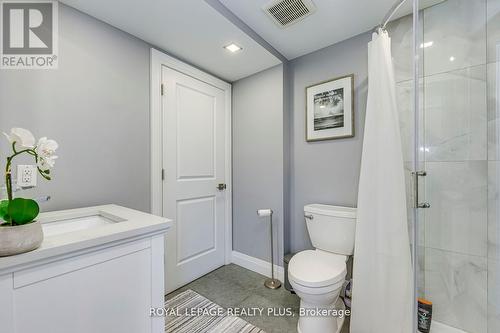 247 Robert Street, Hamilton, ON - Indoor Photo Showing Bathroom