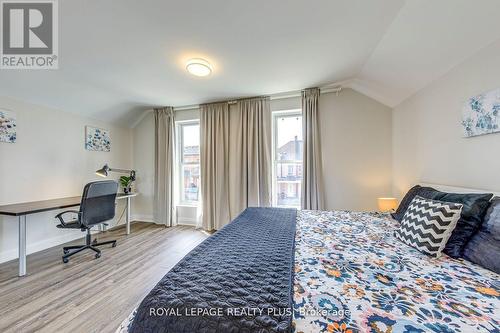 247 Robert Street, Hamilton, ON - Indoor Photo Showing Bedroom