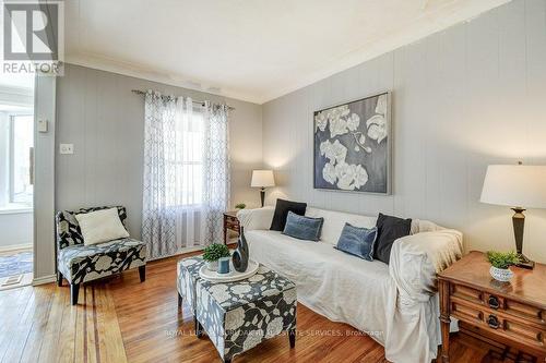 120 Cope Street, Hamilton, ON - Indoor Photo Showing Living Room
