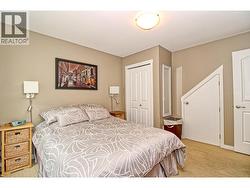 Main floor bedroom - 