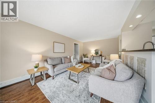 616 Grey Street Unit# 16, Brantford, ON - Indoor Photo Showing Living Room
